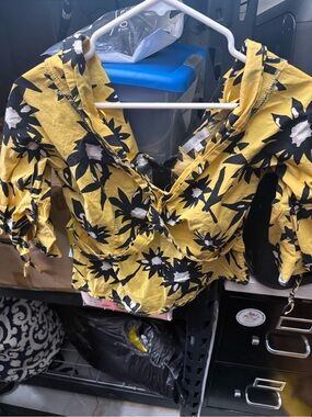 Lulumari Yellow Floral Tie-Front Puff Sleeve Crop Top